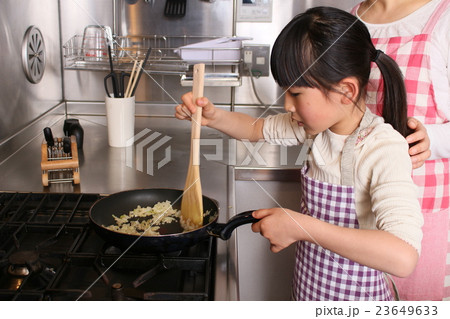 親子　キッチン 23649633