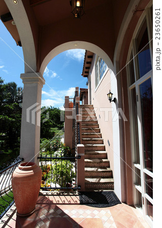 Walk manor Walk manor 23650261
