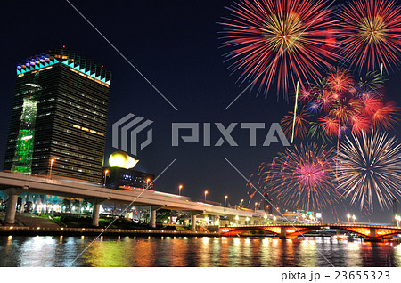 花火とビルに写り込んだスカイツリー 花火とビルに写り込んだスカイツリー 23655323