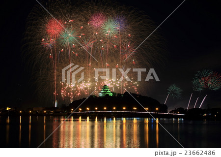 お城と花火 お城と花火 23662486