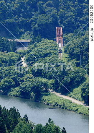 磐越西線「阿賀野川釜ノ脇橋梁」俯瞰風景 磐越西線「阿賀野川釜ノ脇橋梁」俯瞰風景 23662506