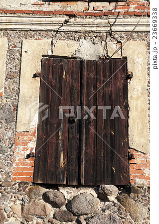 close-up of old building   23669338