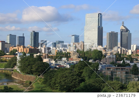 杜の都のビル群と広瀬川 杜の都のビル群と広瀬川 23671179
