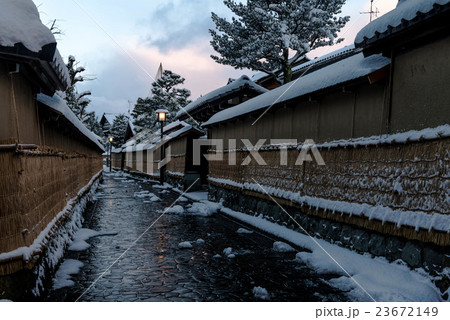 雪景色の長町武家屋敷跡 23672149