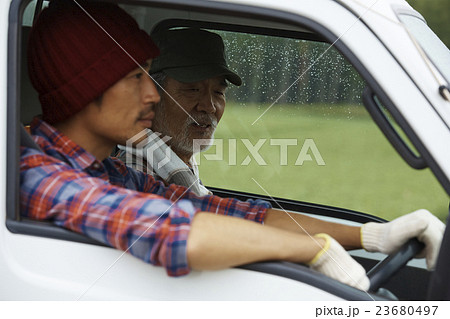 農家親子 運転 農家親子 運転 23680497