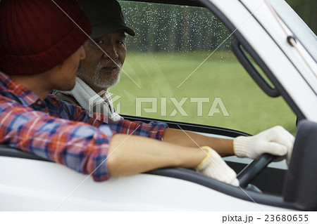 農家親子 運転 農家親子 運転 23680655