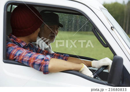 農家親子　運転 23680833