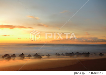 仙台新港朝焼け 23680847