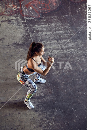 Top view of a pretty girl athlete doing sit-ups Top view of a pretty girl athlete doing sit-ups 23681067