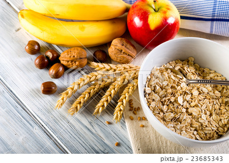 Bowl of cereal. Healthy breakfast. 23685343