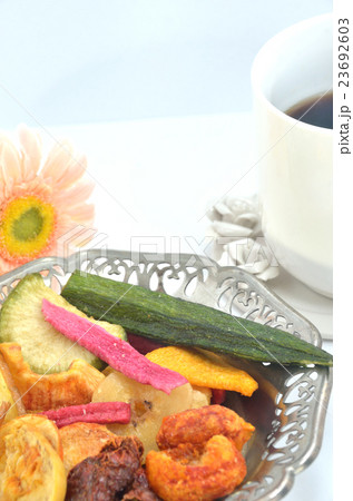 野菜チップ　ドライベジタブル 23692603