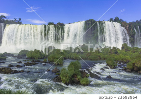 世界遺産のイグアス滝 23693964