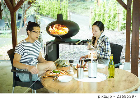 カップル　アウトドア 23695597