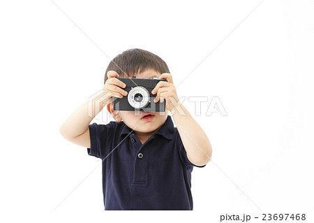 カメラを持つ幼児 23697468