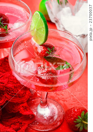 Romantic Mojito with strawberry Romantic Mojito with strawberry 23700037