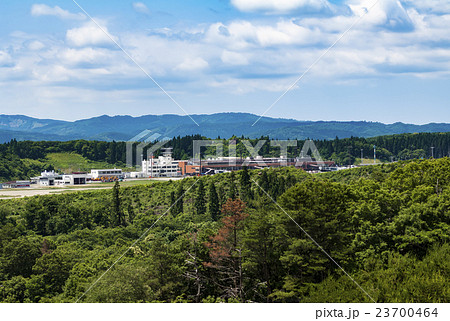 秋田空港を滑走路側より眺望 23700464