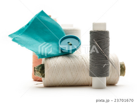 Thread bobbins and needles 23701670