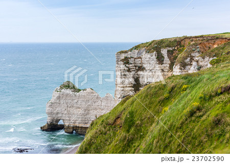 The beach and stone cliffs in Etretat, France 23702590