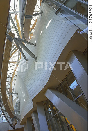 ルイヴィトン財団美術館 23702921