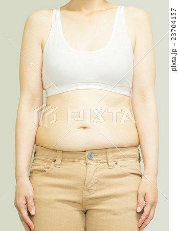 女性のぽっちゃりおなか 23704157