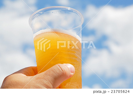 海の家の生ビール 海の家の生ビール 23705624