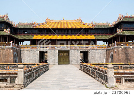 フエの阮朝王宮の王宮門(午門) フエの阮朝王宮の王宮門(午門) 23706965