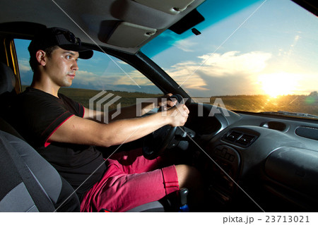 man sitting in the car 23713021