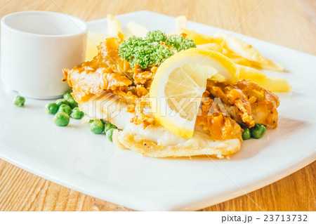 Fish and chips 23713732