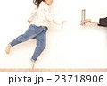 子供一人タブレット 23718906