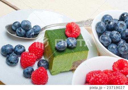 green tea matcha mousse cake with berries green tea matcha mousse cake with berries 23719027