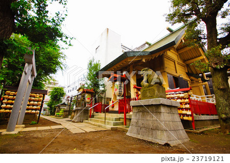 皆中稲荷神社 鳥居 & 拝殿 2016年6月 ( 皆中神社 ) 東京都 新宿区 百人町 皆中稲荷神社 鳥居 & 拝殿 2016年6月 ( 皆中神社 ) 東京都 新宿区 百人町 23719121