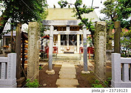 皆中稲荷神社　鳥居 ＆ 拝殿　2016年6月　（ 皆中神社 ）　東京都 新宿区 百人町 23719123