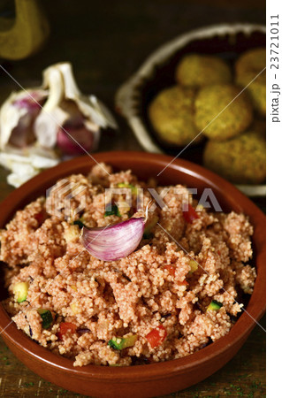 couscous with vegetables and falafel 23721011