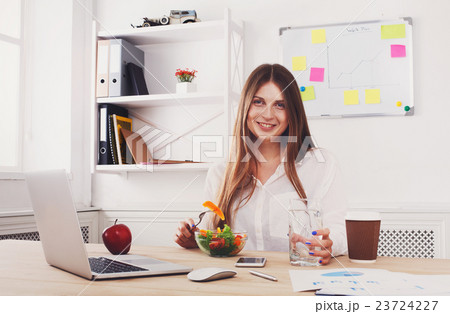 Woman has healthy business lunch in modern office 23724227