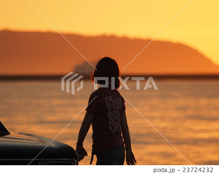 港の夕陽 23724232