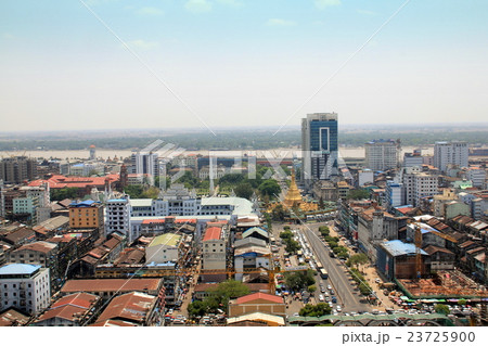 ヤンゴン市内スーレー・パヤー遠景 23725900