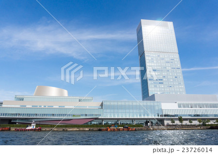 信濃川水上バスからの朱鷺メッセの眺め 23726014