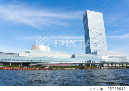 信濃川水上バスからの朱鷺メッセの眺め 信濃川水上バスからの朱鷺メッセの眺め 23726015