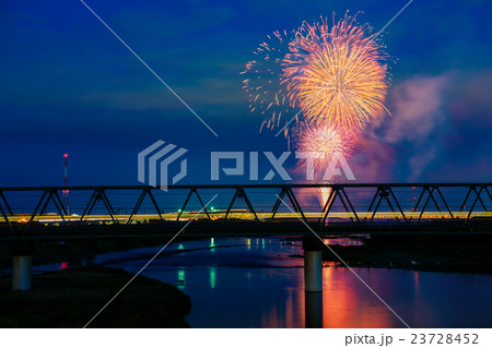えびな市民まつりの花火と小田急線の電車 えびな市民まつりの花火と小田急線の電車 23728452