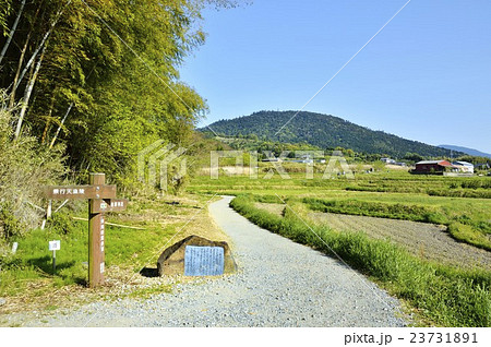 山の辺の道 額田王歌碑 23731891