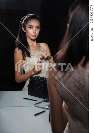 Cute young brunette Cute young brunette 23736777