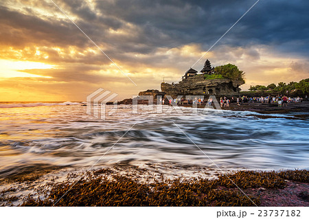 Sunset at Tanah lot, Hindu temple Sunset at Tanah lot, Hindu temple 23737182