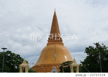 Phra Pathom Chedi, Thailand（古都ナコン・パトムのプラ・パトム・チェディ） 23737228