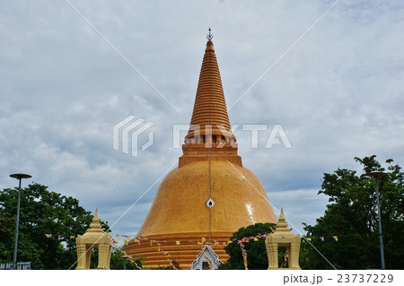 Phra Pathom Chedi, Thailand（古都ナコン・パトムのプラ・パトム・チェディ） 23737229