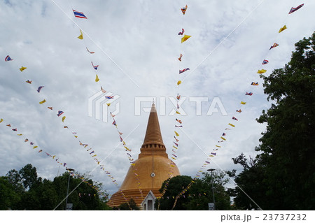 Buddhist Stupa of Nakhon Pathom(プラ・パトム・チェディ) Buddhist Stupa of Nakhon Pathom(プラ・パトム・チェディ) 23737232