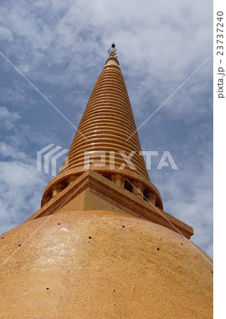 Phra Pathom Chedi of Nakhon Pathom, Thailand Phra Pathom Chedi of Nakhon Pathom, Thailand 23737240