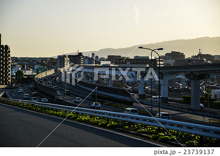 夕暮れの大阪モノレール 23739137