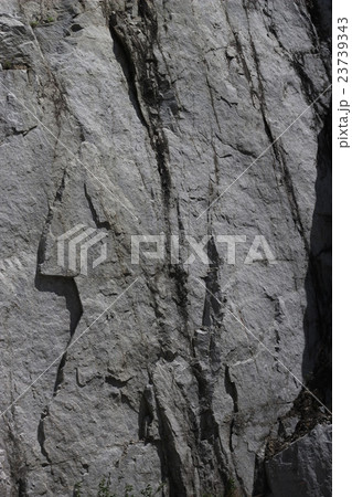 荒い岩肌 荒い岩肌 23739343