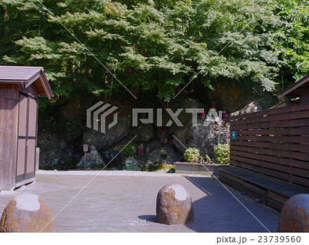 醒井湧水群　西行水（さいぎょうすい） 23739560