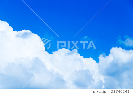 鮮やかに仕上げた積乱雲 空と雲の写真素材 空の背景素材 コピースペース 広告スペース 真夏イメージ 鮮やかに仕上げた積乱雲 空と雲の写真素材 空の背景素材 コピースペース 広告スペース 真夏イメージ 23740241